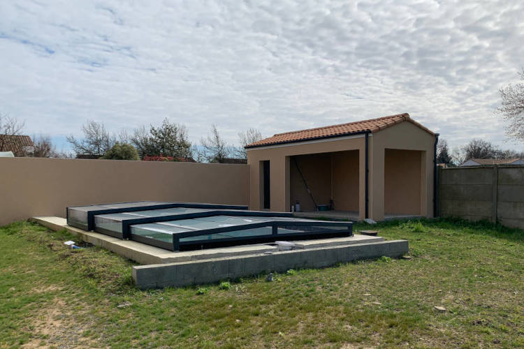 BOUTIN Maçonnerie - Construction d'un local technique avec contour de piscine à Saint Philbert de Grand Lieu