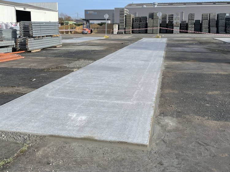 BOUTIN Maçonnerie - Dalle béton et lissage pour installation de rack à Saint Philbert de Grand Lieu